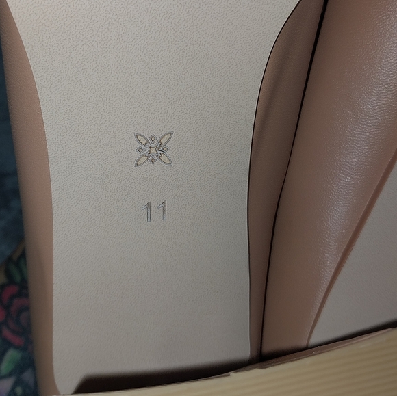 BCBGeneration Womens Size 11 Pumps Tan Heels Horsebite Career Work Shoes - Picture 14 of 17